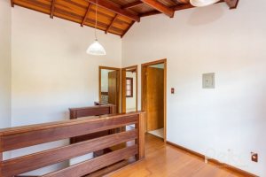 Casa à venda com 184m², 3 dormitórios, 1 suíte, 3 vagas, no bairro Ipanema em Porto Alegre
