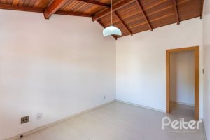 Casa à venda com 184m², 3 dormitórios, 1 suíte, 3 vagas, no bairro Ipanema em Porto Alegre