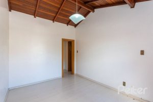 Casa à venda com 184m², 3 dormitórios, 1 suíte, 3 vagas, no bairro Ipanema em Porto Alegre