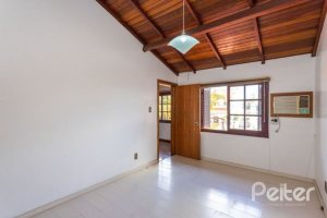Casa à venda com 184m², 3 dormitórios, 1 suíte, 3 vagas, no bairro Ipanema em Porto Alegre