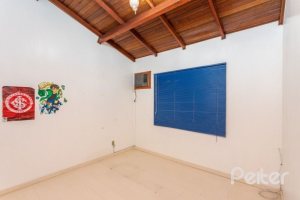 Casa à venda com 184m², 3 dormitórios, 1 suíte, 3 vagas, no bairro Ipanema em Porto Alegre