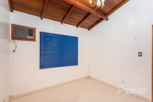 Casa à venda com 184m², 3 dormitórios, 1 suíte, 3 vagas, no bairro Ipanema em Porto Alegre
