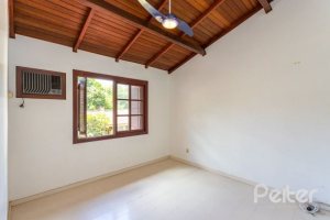 Casa à venda com 184m², 3 dormitórios, 1 suíte, 3 vagas, no bairro Ipanema em Porto Alegre