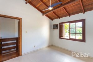Casa à venda com 184m², 3 dormitórios, 1 suíte, 3 vagas, no bairro Ipanema em Porto Alegre