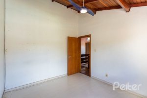 Casa à venda com 184m², 3 dormitórios, 1 suíte, 3 vagas, no bairro Ipanema em Porto Alegre