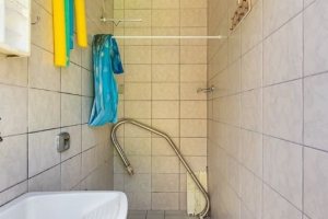 Casa à venda com 184m², 3 dormitórios, 1 suíte, 3 vagas, no bairro Ipanema em Porto Alegre