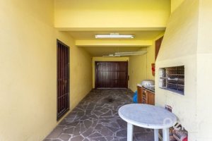 Casa à venda com 184m², 3 dormitórios, 1 suíte, 3 vagas, no bairro Ipanema em Porto Alegre