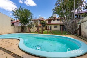 Casa à venda com 184m², 3 dormitórios, 1 suíte, 3 vagas, no bairro Ipanema em Porto Alegre