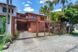 Casa à venda com 184m², 3 dormitórios, 1 suíte, 3 vagas, no bairro Ipanema em Porto Alegre
