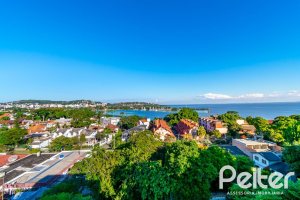 Casa à venda com 380m², 4 dormitórios, 2 suítes, 3 vagas, no bairro Vila Assunção em Porto Alegre