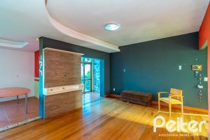 Casa à venda com 380m², 4 dormitórios, 2 suítes, 3 vagas, no bairro Vila Assunção em Porto Alegre