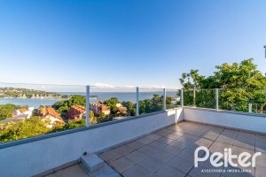 Casa à venda com 380m², 4 dormitórios, 2 suítes, 3 vagas, no bairro Vila Assunção em Porto Alegre