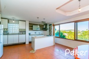 Casa à venda com 380m², 4 dormitórios, 2 suítes, 3 vagas, no bairro Vila Assunção em Porto Alegre