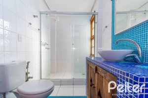 Casa à venda com 380m², 4 dormitórios, 2 suítes, 3 vagas, no bairro Vila Assunção em Porto Alegre