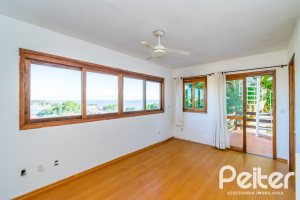 Casa à venda com 380m², 4 dormitórios, 2 suítes, 3 vagas, no bairro Vila Assunção em Porto Alegre