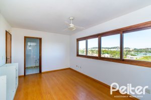 Casa à venda com 380m², 4 dormitórios, 2 suítes, 3 vagas, no bairro Vila Assunção em Porto Alegre