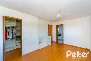 Casa à venda com 380m², 4 dormitórios, 2 suítes, 3 vagas, no bairro Vila Assunção em Porto Alegre