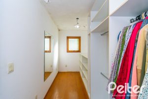 Casa à venda com 380m², 4 dormitórios, 2 suítes, 3 vagas, no bairro Vila Assunção em Porto Alegre