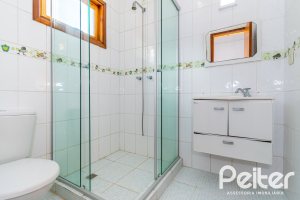 Casa à venda com 380m², 4 dormitórios, 2 suítes, 3 vagas, no bairro Vila Assunção em Porto Alegre