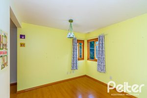 Casa à venda com 380m², 4 dormitórios, 2 suítes, 3 vagas, no bairro Vila Assunção em Porto Alegre