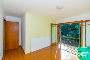 Casa à venda com 380m², 4 dormitórios, 2 suítes, 3 vagas, no bairro Vila Assunção em Porto Alegre