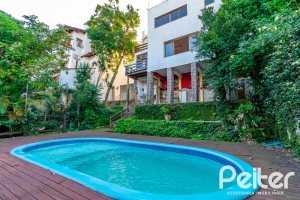 Casa à venda com 380m², 4 dormitórios, 2 suítes, 3 vagas, no bairro Vila Assunção em Porto Alegre