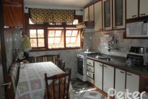 Casa à venda com 160m², 3 dormitórios, 1 suíte, 2 vagas, no bairro Ipanema em Porto Alegre