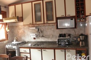 Casa à venda com 160m², 3 dormitórios, 1 suíte, 2 vagas, no bairro Ipanema em Porto Alegre