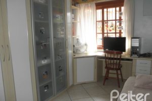 Casa à venda com 160m², 3 dormitórios, 1 suíte, 2 vagas, no bairro Ipanema em Porto Alegre