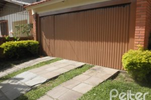 Casa à venda com 160m², 3 dormitórios, 1 suíte, 2 vagas, no bairro Ipanema em Porto Alegre