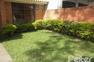 Casa à venda com 160m², 3 dormitórios, 1 suíte, 2 vagas, no bairro Ipanema em Porto Alegre