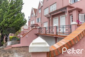 Casa em Condomínio à venda com 210m², 4 dormitórios, 2 suítes, 2 vagas, no bairro Vila Assunção em Porto Alegre