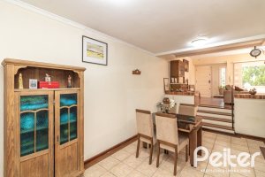 Casa em Condomínio à venda com 210m², 4 dormitórios, 2 suítes, 2 vagas, no bairro Vila Assunção em Porto Alegre