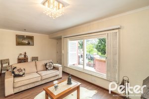 Casa em Condomínio à venda com 210m², 4 dormitórios, 2 suítes, 2 vagas, no bairro Vila Assunção em Porto Alegre