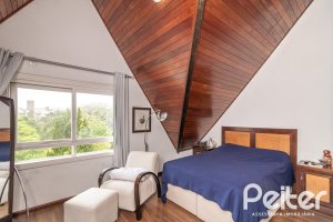 Casa em Condomínio à venda com 210m², 4 dormitórios, 2 suítes, 2 vagas, no bairro Vila Assunção em Porto Alegre