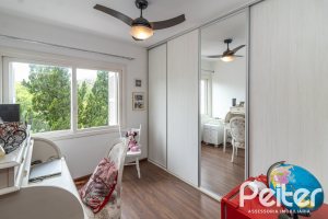 Casa em Condomínio à venda com 210m², 4 dormitórios, 2 suítes, 2 vagas, no bairro Vila Assunção em Porto Alegre