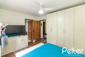 Casa em Condomínio à venda com 210m², 4 dormitórios, 2 suítes, 2 vagas, no bairro Vila Assunção em Porto Alegre