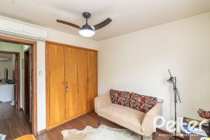 Casa em Condomínio à venda com 210m², 4 dormitórios, 2 suítes, 2 vagas, no bairro Vila Assunção em Porto Alegre