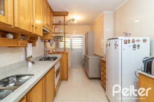 Casa em Condomínio à venda com 210m², 4 dormitórios, 2 suítes, 2 vagas, no bairro Vila Assunção em Porto Alegre