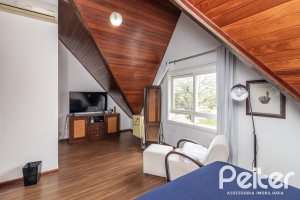 Casa em Condomínio à venda com 210m², 4 dormitórios, 2 suítes, 2 vagas, no bairro Vila Assunção em Porto Alegre