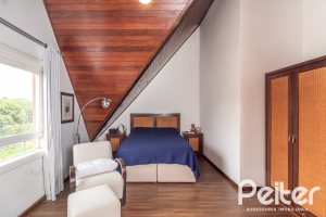 Casa em Condomínio à venda com 210m², 4 dormitórios, 2 suítes, 2 vagas, no bairro Vila Assunção em Porto Alegre