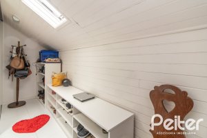 Casa em Condomínio à venda com 210m², 4 dormitórios, 2 suítes, 2 vagas, no bairro Vila Assunção em Porto Alegre