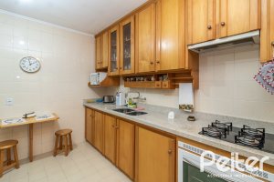 Casa em Condomínio à venda com 210m², 4 dormitórios, 2 suítes, 2 vagas, no bairro Vila Assunção em Porto Alegre