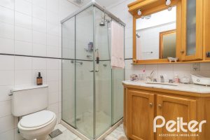 Casa em Condomínio à venda com 210m², 4 dormitórios, 2 suítes, 2 vagas, no bairro Vila Assunção em Porto Alegre