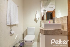 Casa em Condomínio à venda com 210m², 4 dormitórios, 2 suítes, 2 vagas, no bairro Vila Assunção em Porto Alegre