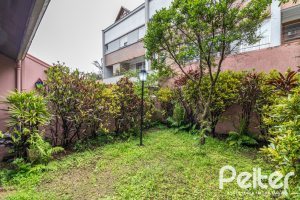 Casa em Condomínio à venda com 210m², 4 dormitórios, 2 suítes, 2 vagas, no bairro Vila Assunção em Porto Alegre