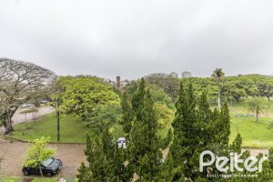 Casa em Condomínio à venda com 210m², 4 dormitórios, 2 suítes, 2 vagas, no bairro Vila Assunção em Porto Alegre