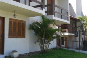 Casa à venda com 158m², 3 dormitórios, 1 suíte, 2 vagas, no bairro Ipanema em Porto Alegre