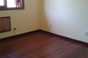 Casa à venda com 158m², 3 dormitórios, 1 suíte, 2 vagas, no bairro Ipanema em Porto Alegre