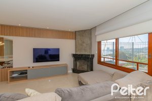 Casa em Condomínio à venda com 254m², 3 dormitórios, 1 suíte, 3 vagas, no bairro Vila Assunção em Porto Alegre